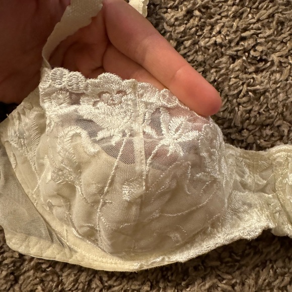 ⭐️3 for $30 | Vintage Victorias Secret Off white Mesh Bra with Floral Embroidery - Picture 4 of 7